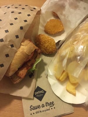 burger, fries, nuggets at Swing Kitchen - Operngasse in Vienna
