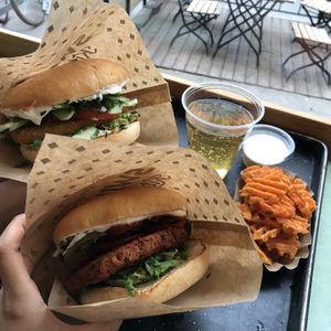 Chili burger, Vienna burger, Sweet potato fries with garlic mayo dip and a cup of apple juice at Swing Kitchen - Operngasse in Vienna
