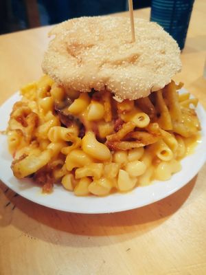 Mac and cheese burger at Ruta 42 in Lhospitalet De Llobregat