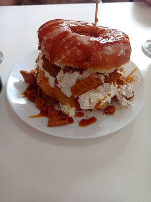 Donut de crumble at Ruta 42 in Lhospitalet De Llobregat