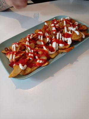 Patatas dos salsas at Ruta 42 in Lhospitalet De Llobregat