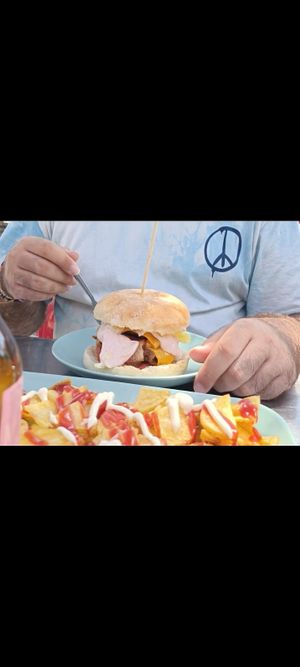 Hamburguesa riquisima at Ruta 42 in Lhospitalet De Llobregat