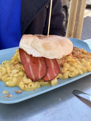 Hamburguesa pasta y queso veganos  at Ruta 42 in Lhospitalet De Llobregat