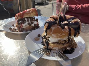 Donuts veganos rellenos de nutella, cereales, sirope…  at Ruta 42 in Lhospitalet De Llobregat