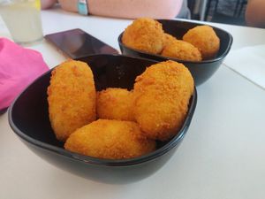 Croquetas cocido y pollo at Ruta 42 in Lhospitalet De Llobregat