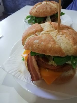 Burguer con bacon at Ruta 42 in Lhospitalet De Llobregat