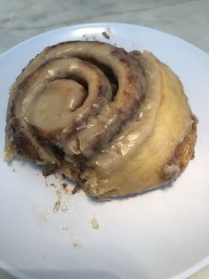 BEST VEGAN CINNAMON ROLL at Gnome Cafe in Charleston