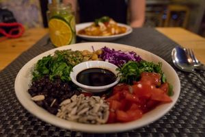 „Bean me up“ bowl at Jalus Vegan Kitchen in Hanoi
