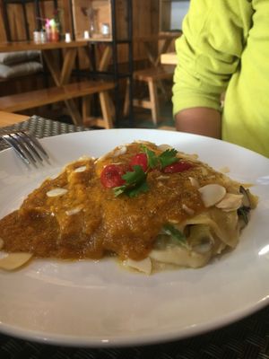 La mejor lasagna que he probado at Jalus Vegan Kitchen in Hanoi