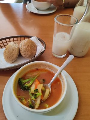 Entradas , bebida y postre . Osea vayan con mucha hambre . at Golden Yo Light in Queretaro