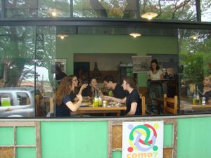 Um local com a vista de uma linda praça arborizada! at Como? Espaco Vegano in Campinas