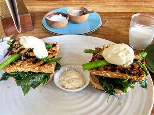 Tempeh Benedict at Yoga Searcher in Pecatu