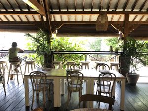 The dining area at Muzz at Yoga Searcher in Pecatu