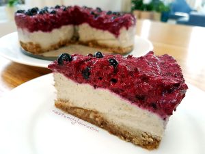 Blackcurrant cashew vegan cheese cake at Puccini Lala in Varkala