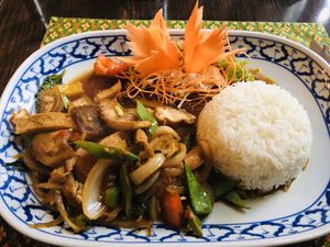 Fried Tofu with chili & basil and thai vegetables at LemonGras in Potsdam
