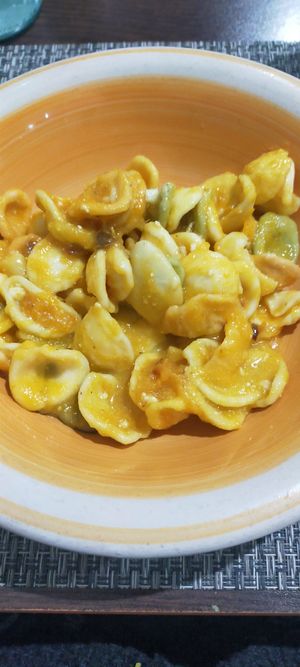 Orecchiette con crema di zucca at Vibrazioni Vegetali in Abbiategrasso