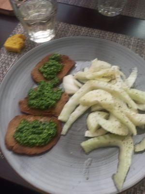 Seitan in salsa di rucola con finocchi in insalata at Vibrazioni Vegetali in Abbiategrasso