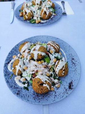 Falafel Mittagsteller 💚 at Le Cedre in Zurich