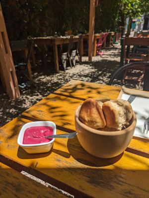 Pan y salsa at La Cocina de Daksha in Tigre