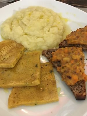 Cauliflower purée, rye bread with beans and veggies, chickpea farinata at Cafelait in Asti