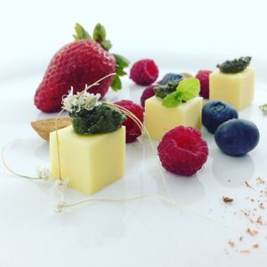 Queso de aceite de coco. at Vegan Bueras in Santiago