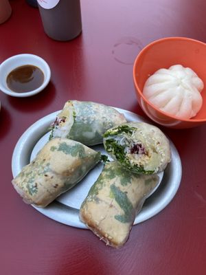 Caramelised tofu roll & veggie bun  at Knees to Chin in Brussels