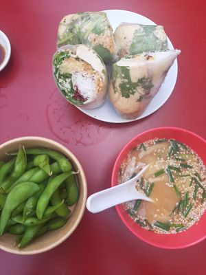  at Knees to Chin in Brussels