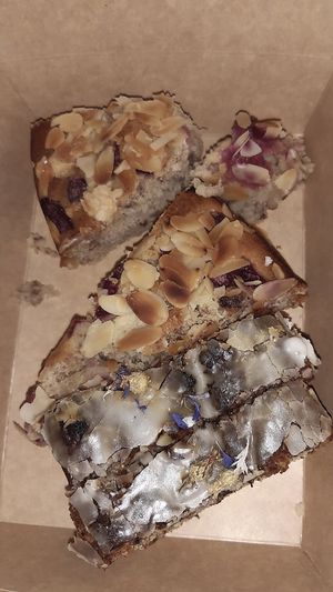 Vegan lemon and raspberry cake  at Froindlichst - Winterhude in Hamburg