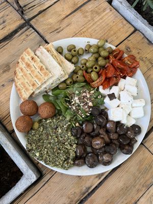 Mezze for 2  at Froindlichst - Winterhude in Hamburg