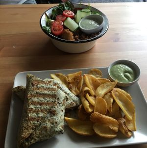 Mr. Burrito and Gini bowl at Froindlichst - Winterhude in Hamburg