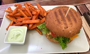 Yummie ! Burger with sweet-potato-chips & Vajonaise !  at Froindlichst - Winterhude in Hamburg