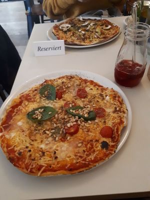 One of the best pizzas in my life at Froindlichst - Winterhude in Hamburg