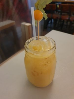 Marsupilami cocktail at Froindlichst - Winterhude in Hamburg