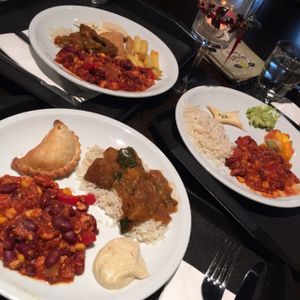 leckeres, abwechslungsreiches, hauptsächlich veganes Buffet  at Lima Limon in Bremgarten