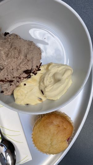 Super feines veganes Dessert-Angebot im Lima Limon. Insbesondere die Passionsfrucht Mousse war bombastisch!  at Lima Limon in Bremgarten