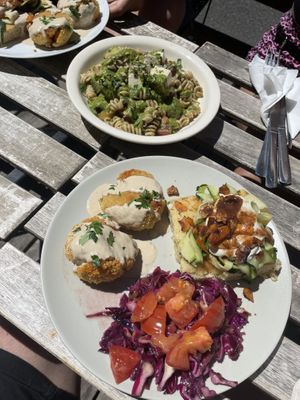 Salad of the day and plate of the day  at Against the Grain in Lyon