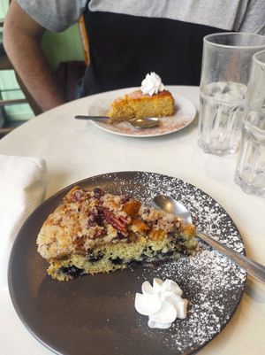 Gâteau citron amande et gâteau à la myrtille, crumble et noix de pecan at Against the Grain in Lyon
