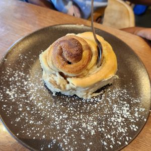 Cinnamon roll at Against the Grain in Lyon