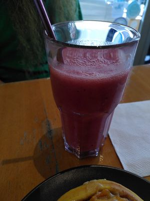 Banana berry smoothie at Against the Grain in Lyon