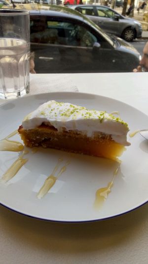 Dessert banane citron vert  at Against the Grain in Lyon