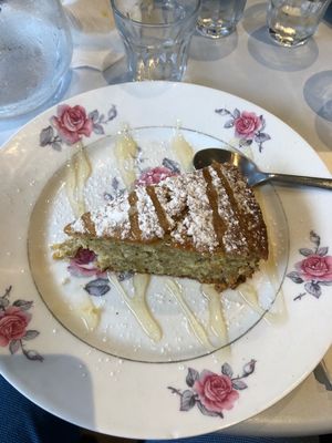 Gâteau au citron et pavot  at Against the Grain in Lyon