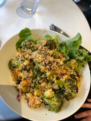 Salade quinoa  at Against the Grain in Lyon