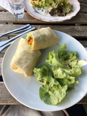 Wrap tofu brouillé et patate douce  at Against the Grain in Lyon
