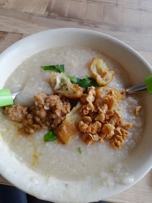 Omnimeat porridge at Daily Green 吉祥素 - Aljunied in Central Singapore