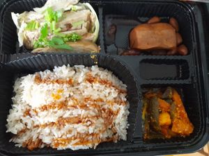 Hainanese chicken rice at Daily Green 吉祥素 - Aljunied in Central Singapore