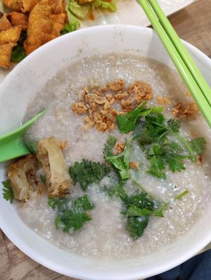 Signature Porridge at Daily Green 吉祥素 - Aljunied in Central Singapore