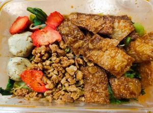 Take away signature jixiang noodles at Daily Green 吉祥素 - Aljunied in Central Singapore