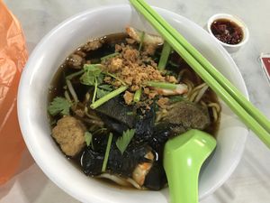 Prawn noodle soup at Daily Green 吉祥素 - Aljunied in Central Singapore
