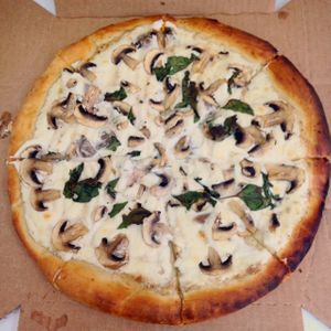 Pizza alfredo at Ayana in Petach Tikva