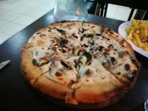 Alfredo pizza at Ayana in Petach Tikva